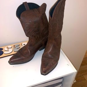 Size 7.5 Laredo cowgirl boots
